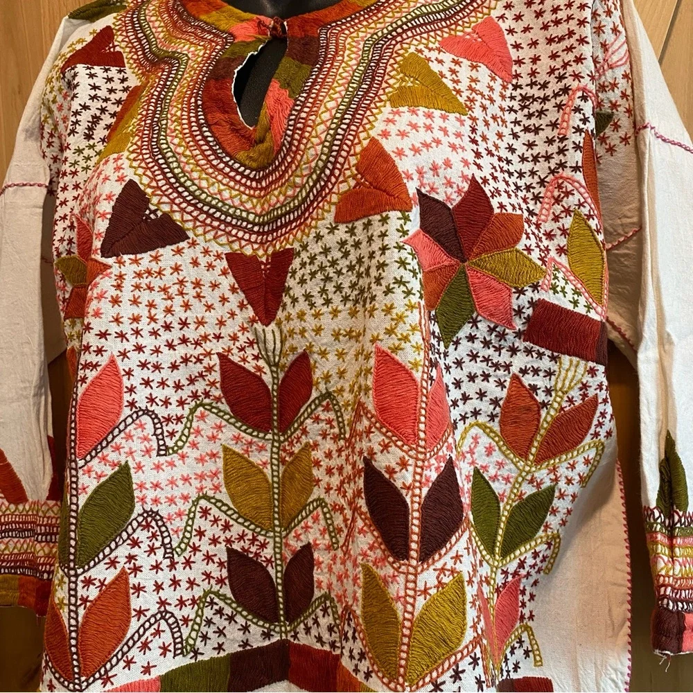 Exquisite handmade and 100% hand-stitched cotton Milpa blouse - Picture 3 of 11